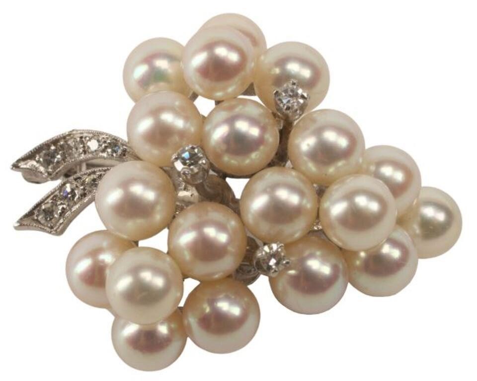 Appraisal: ESTATE KT WHITE GOLD PEARL DIAMOND BROOCHEstate kt white gold