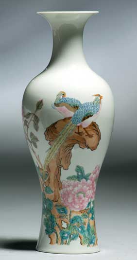 Appraisal: EARLY REPUBLIC FAMILLE ROSE VASE Chinese Early Republic Period Famille