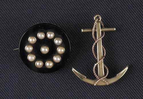 Appraisal: Two K yellow gold brooches to include an anchor and