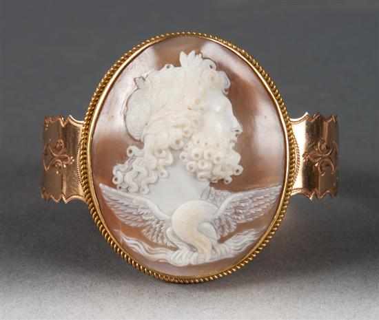 Appraisal: Gold and shell cameo bracelet th century cameo bearing a