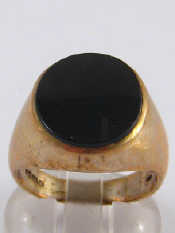 Appraisal: A carat gold onyx signet ring onyx approx x mm