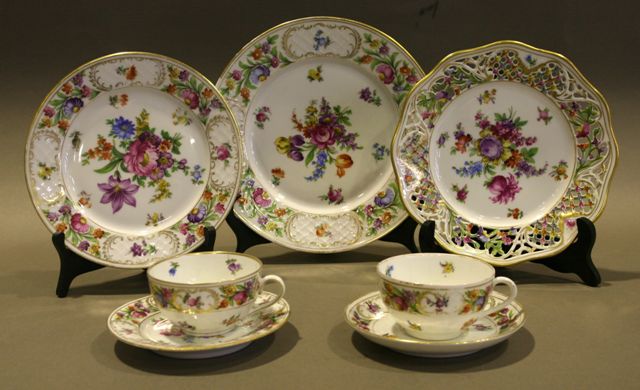 Appraisal: A Dresden Schuman part dinner service pieces