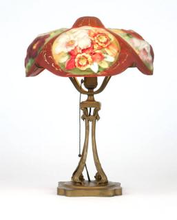 Appraisal: A Pairpoint Oxford puffy table lamp Early th century signed