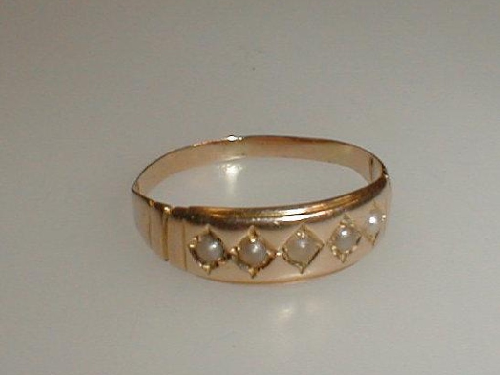 Appraisal: A ct seed pearl set ring