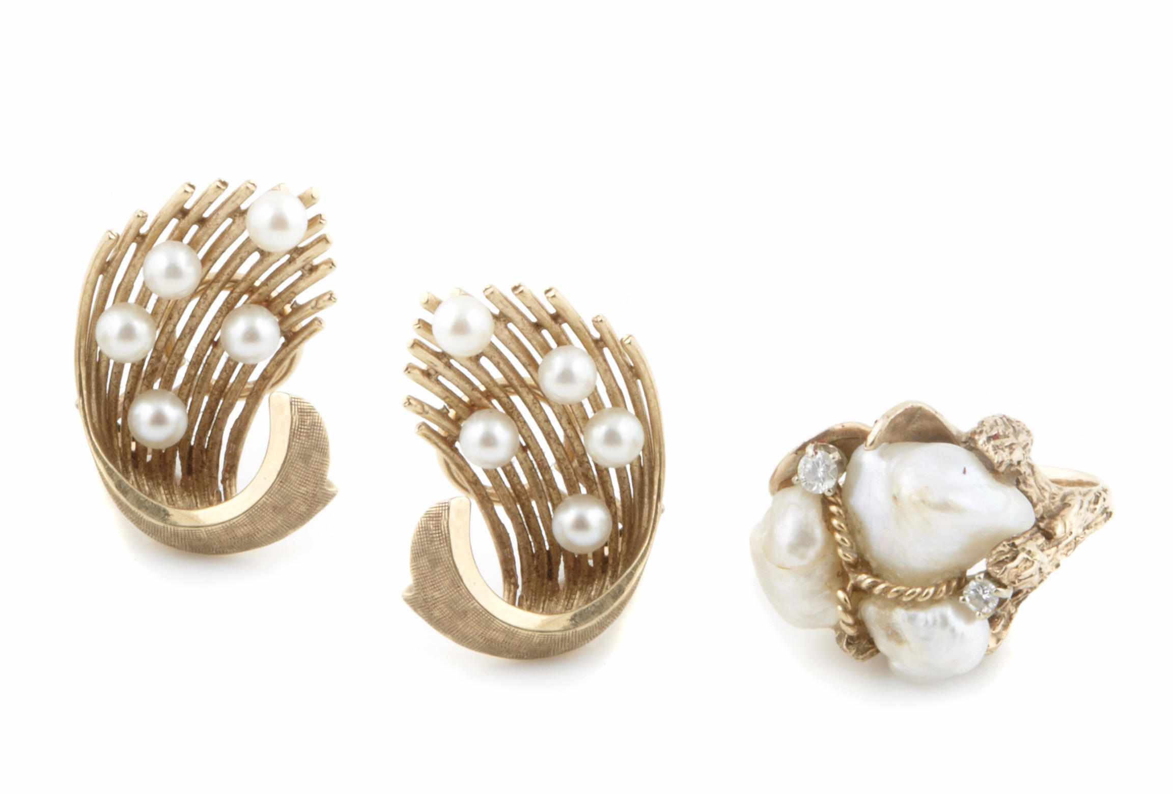 Appraisal: A collection of cultured pearl and gold jewelry featuring one