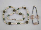 Appraisal: A mixed lot comprising an emerald bead and freshwater cultured