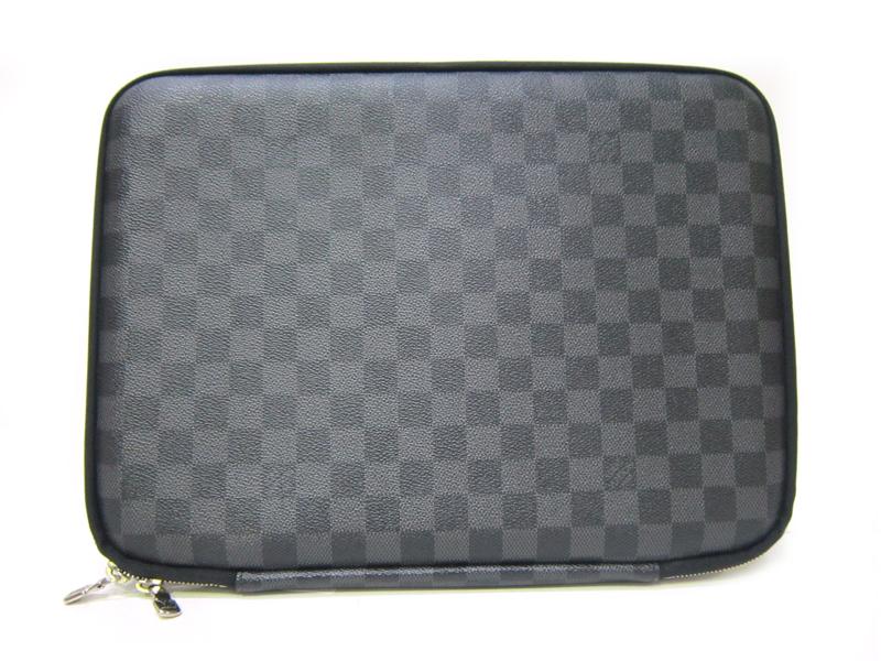 Appraisal: A LOUIS VUITTON COMPUTER SLEEVE IN DAMIER GRAPHITE CANVAS A