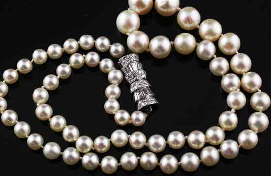 Appraisal: A 's single strand graduated cultured pearl necklace with baguette