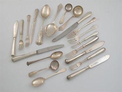 Appraisal: A quantity of modern flatware and cutlery in a variety