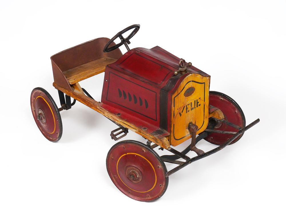 Appraisal: CIRCA AMERICAN NATIONAL VELIE PEDAL CAR Early example with crank