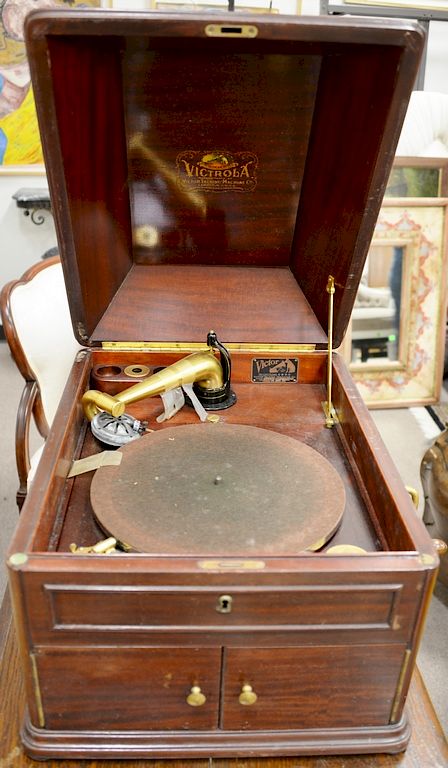 Appraisal: Victor Victrola phonograph The Talking Machine style VV-XI ht in