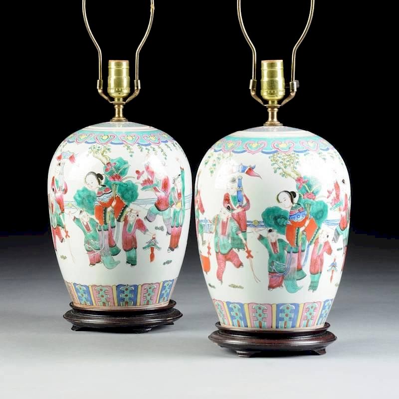 Appraisal: A PAIR OF CHINESE FAMILLE ROSE PORCLEAIN LIDDED GINGER JARS