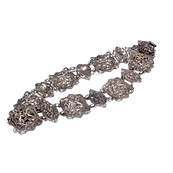 Appraisal: A Cini Victorian style heavy sterling silver link belt featuring