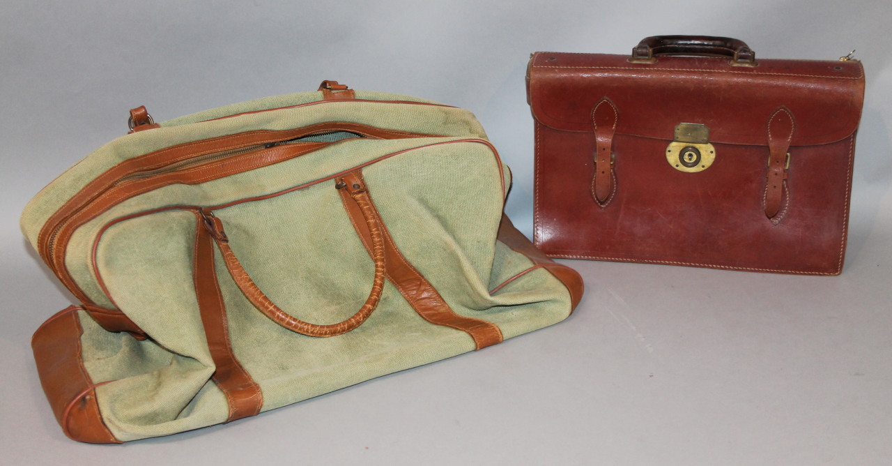 Appraisal: An early thC brown leather satchel with brass mounts and