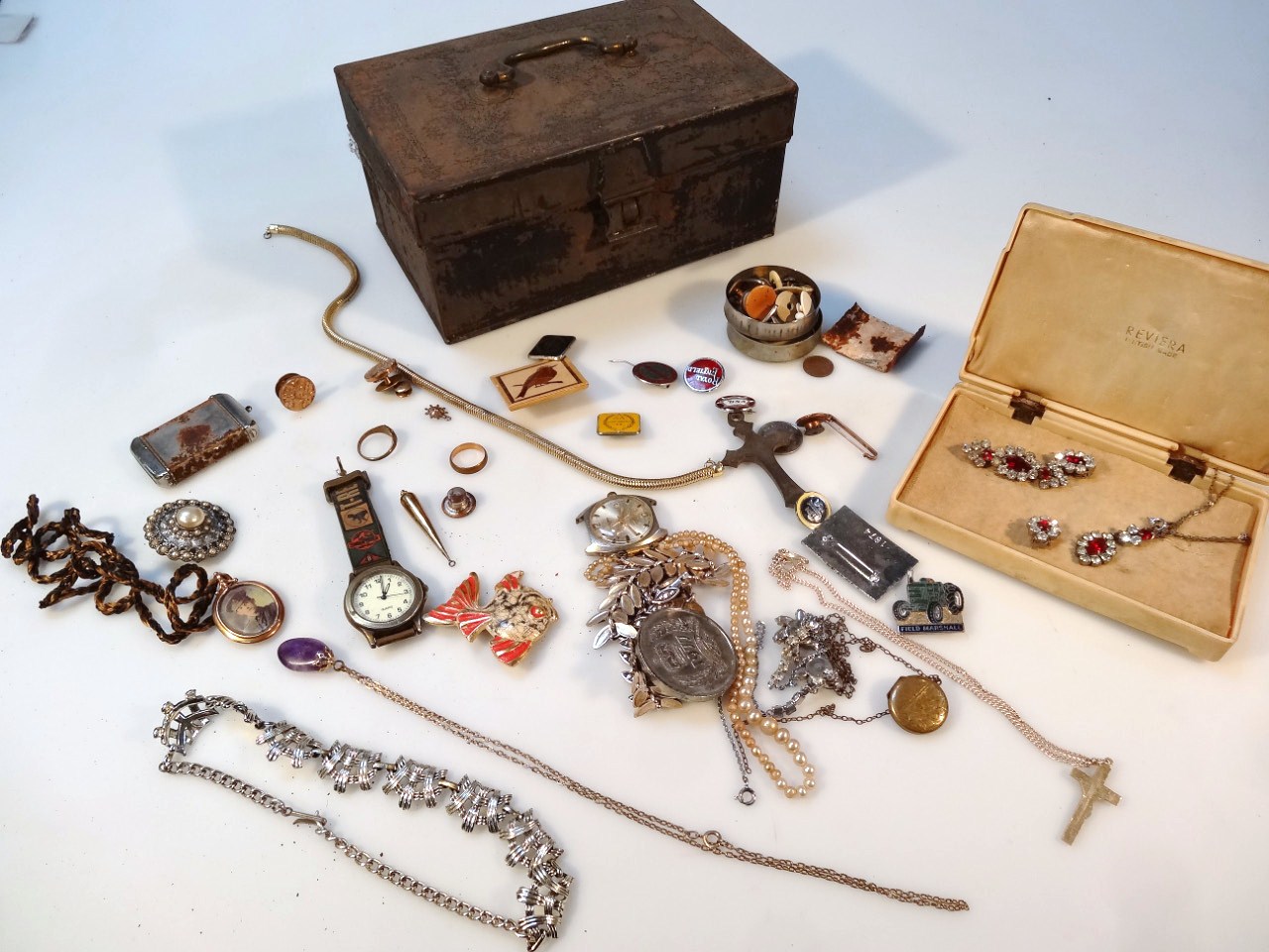 Appraisal: Various jewellery and effects to include a ct gold tie