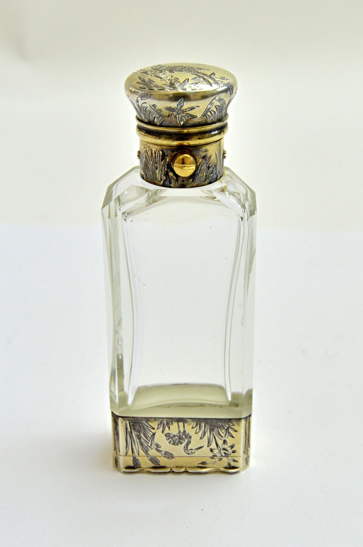 Appraisal: A Victorian silver gilt mounted double ended faceted glass vinaigrette