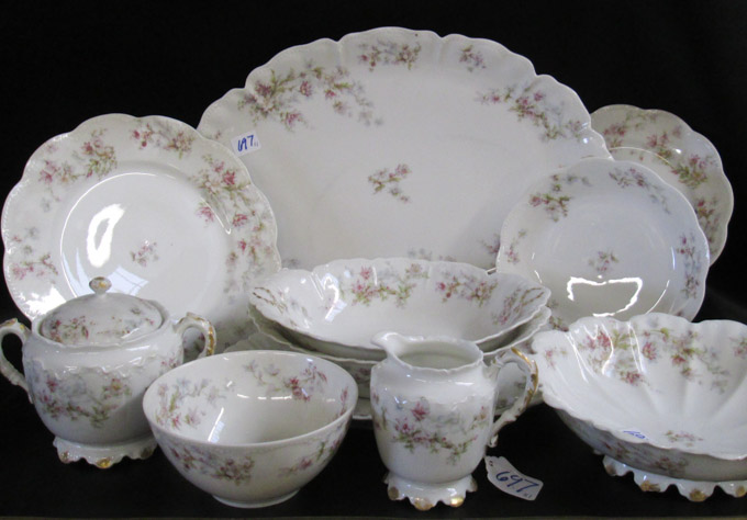 Appraisal: HAVILAND LIMOGES FINE CHINA SET fifty-one pieces comprised of dinner