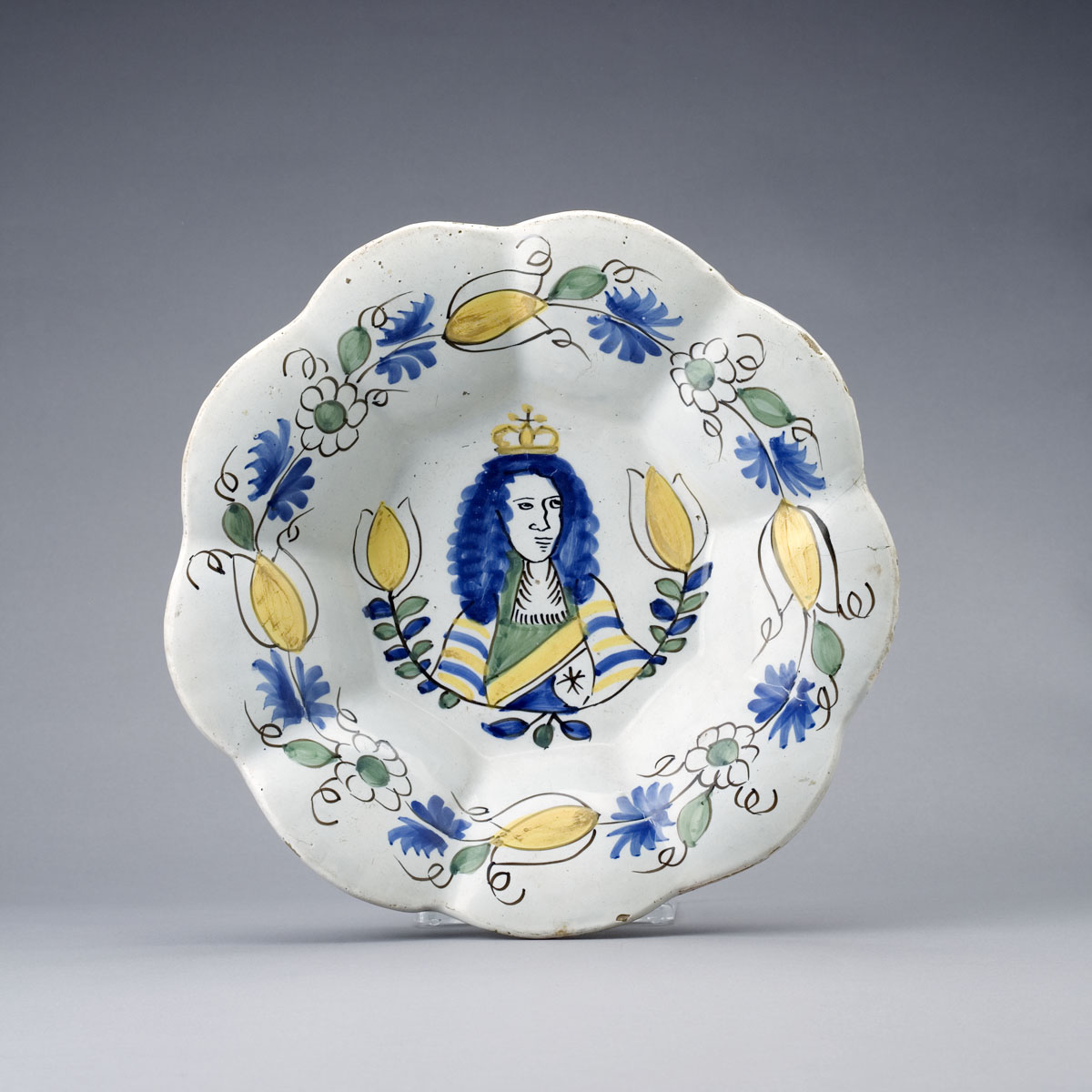 Appraisal: DUTCH DELFT POLYCHROME 'KING WILLIAM III' PORTRAIT DISH CIRCA -