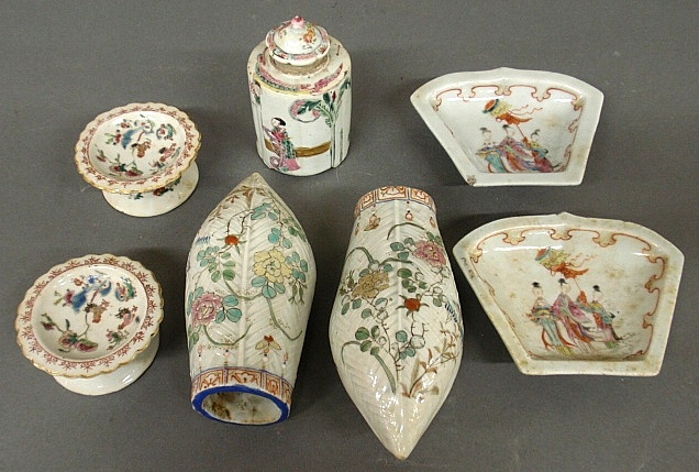 Appraisal: - Seven pieces of th th c Chinese porcelain TI