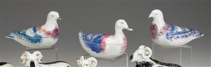 Appraisal: Three Russian porcelain bird-form boxes th century Comprising a pair