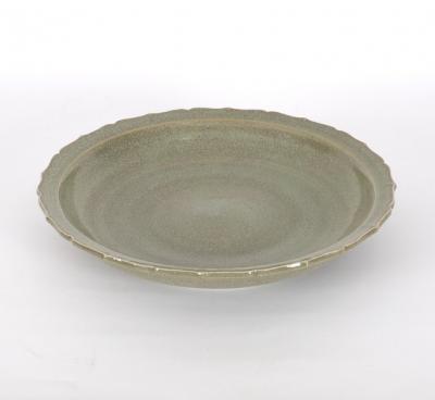 Appraisal: A Chinese Ge style celadon glaze dish with crackleware glaze