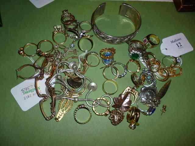 Appraisal: A QUANTITY OF GOLD AND OTHER JEWELLERY rings earrings etc