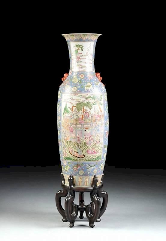 Appraisal: A LARGE CHINESE FAMILLE ROSE VASE IRON RED SQUARE SEAL