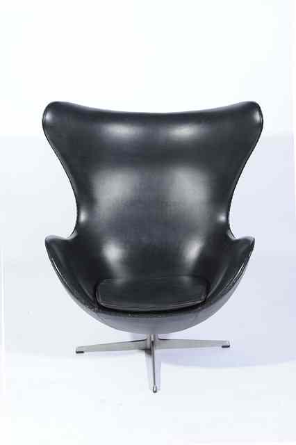 Appraisal: Arne Jacobsen - for Fritz HansenAn 'Egg' chair black vinyl