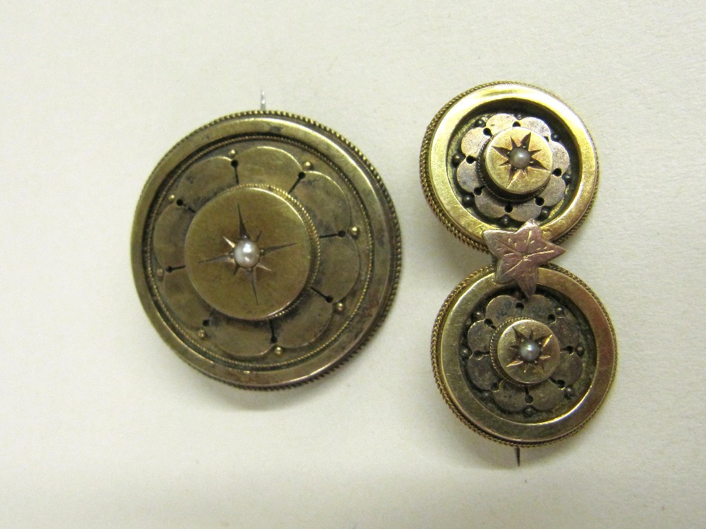 Appraisal: Victorian yellow metal circular remembrance brooch in the form of