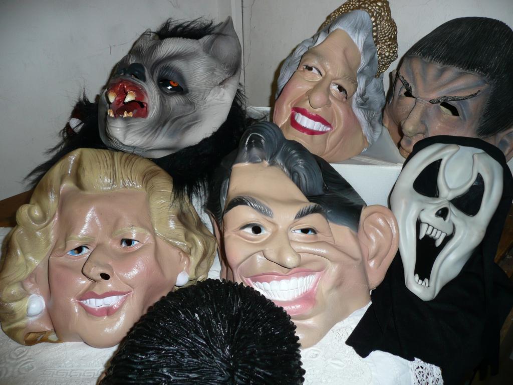 Appraisal: A large quantity of theatrical and fancydress face masks -