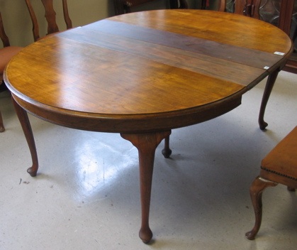 Appraisal: QUEEN ANNE STYLE DINING TABLE WITH TWO LEAVES American c