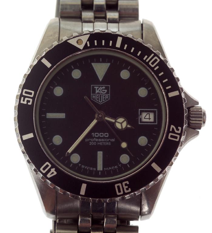 Appraisal: TAG HEUER DIVER'S WATCH with black dial and bezel centre