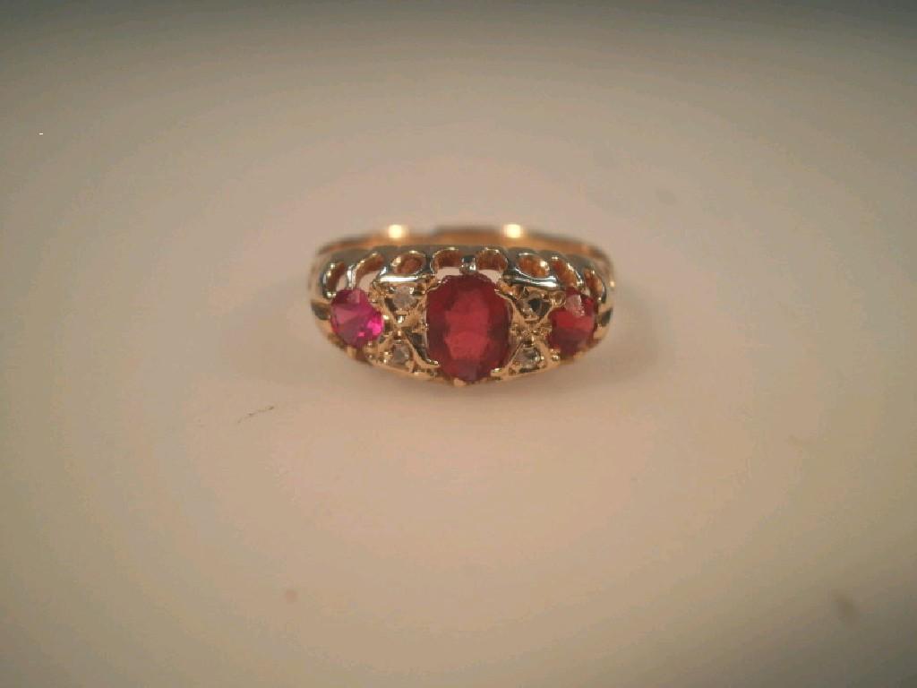 Appraisal: An Edwardian red stone set gypsy style ring in ct