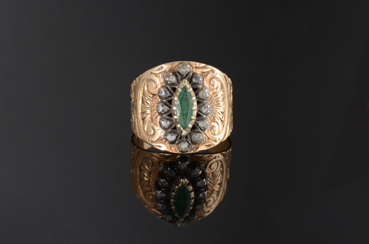 Appraisal: AN ANTIQUE ENGRAVED EMERALD RING K yellow gold ring centers