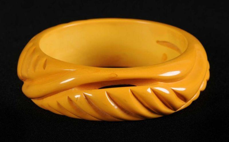 Appraisal: Bakelite Carved Bracelet with Reticulated Slits Condition Excellent Size Dia