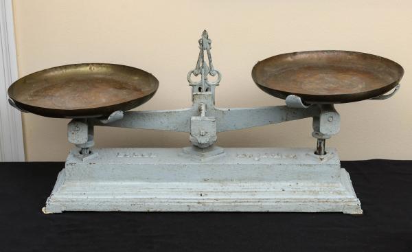 Appraisal: A TH C FRENCH IRON BALANCE SCALE WITH BRASS PANThe