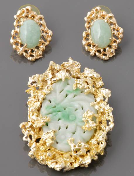 Appraisal: A collection of jade and gold jewelry comprising of one