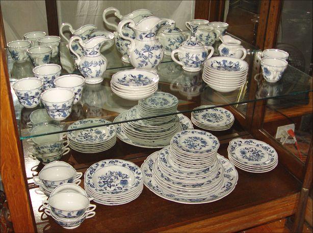 Appraisal: CLASSIC BLUE DANUBE DINNERWARE Approx pieces to include dinner plates