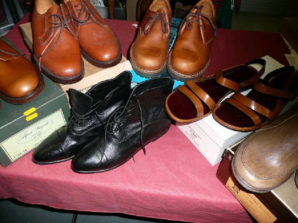 Appraisal: A group of ladies and gent's shoes including Giorgio ladies