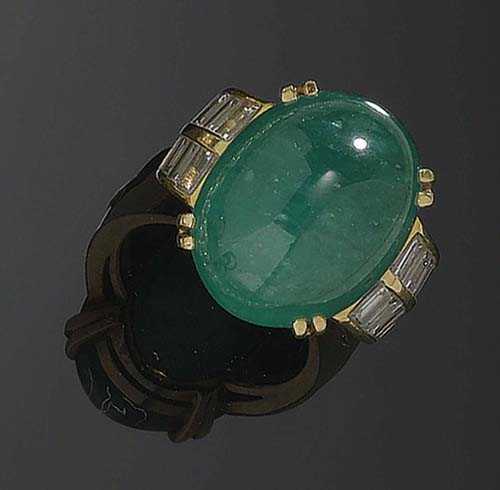 Appraisal: EMERALD AND DIAMOND RING Yellow gold Casual-elegant ring the top