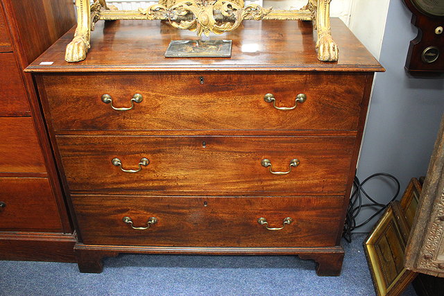 Appraisal: A GEORGIAN MAHOGANY CHEST OF THREE LONG DRAWERS standing on