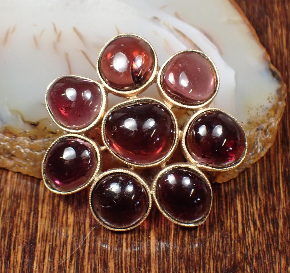 Appraisal: GARNET AND FOURTEEN KARAT YELLOW GOLD BROOCH with seven garnet