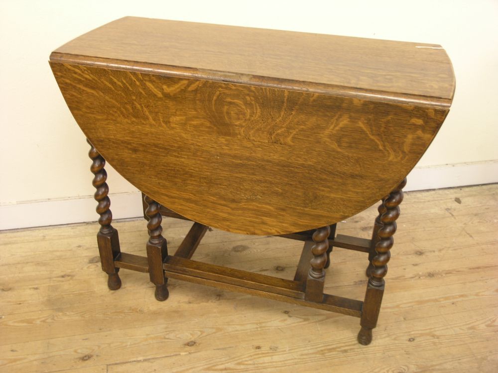 Appraisal: A solid medium oak gateleg table on barley twist underframe