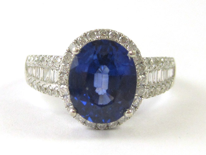 Appraisal: SAPPHIRE DIAMOND AND EIGHTEEN KARAT GOLD RING The white gold