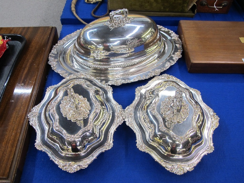 Appraisal: Lot comprising silver plated platter meat dish cover and a