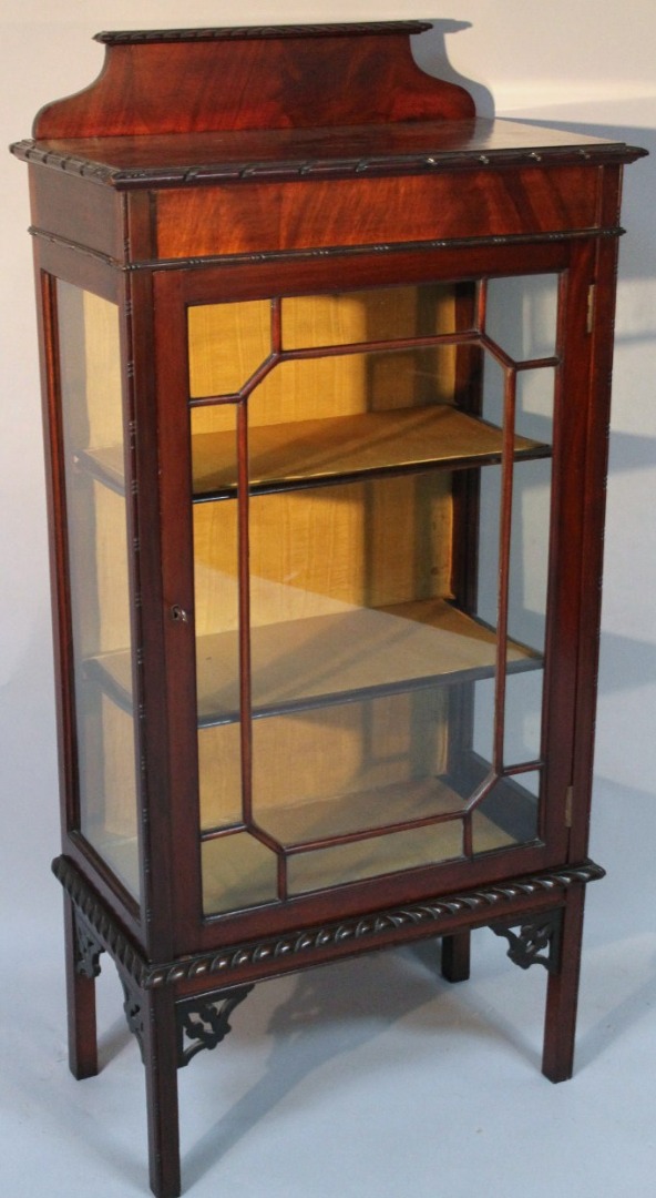 Appraisal: An early thC mahogany display cabinet the rectangular top with