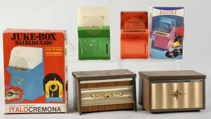 Appraisal: Lot of Music Making Banks Description Japanese Uncommon Includes jukebox