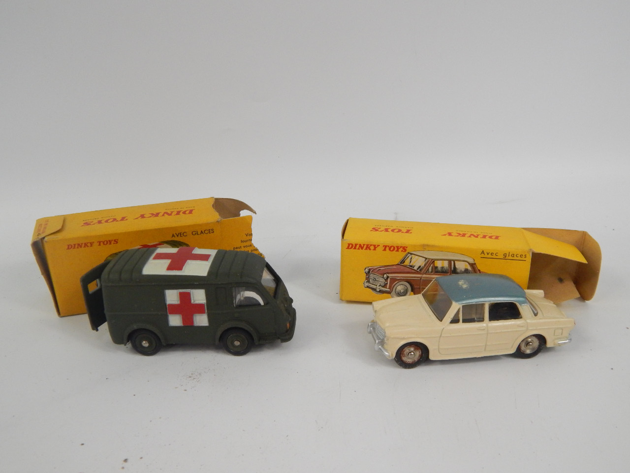 Appraisal: A Dinky Toys French edition die cast vehicle ambulance militaire