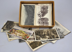 Appraisal: A quantity of loose postcards approx