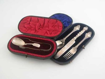 Appraisal: A Victorian cased knife fork and spoon with twist handles